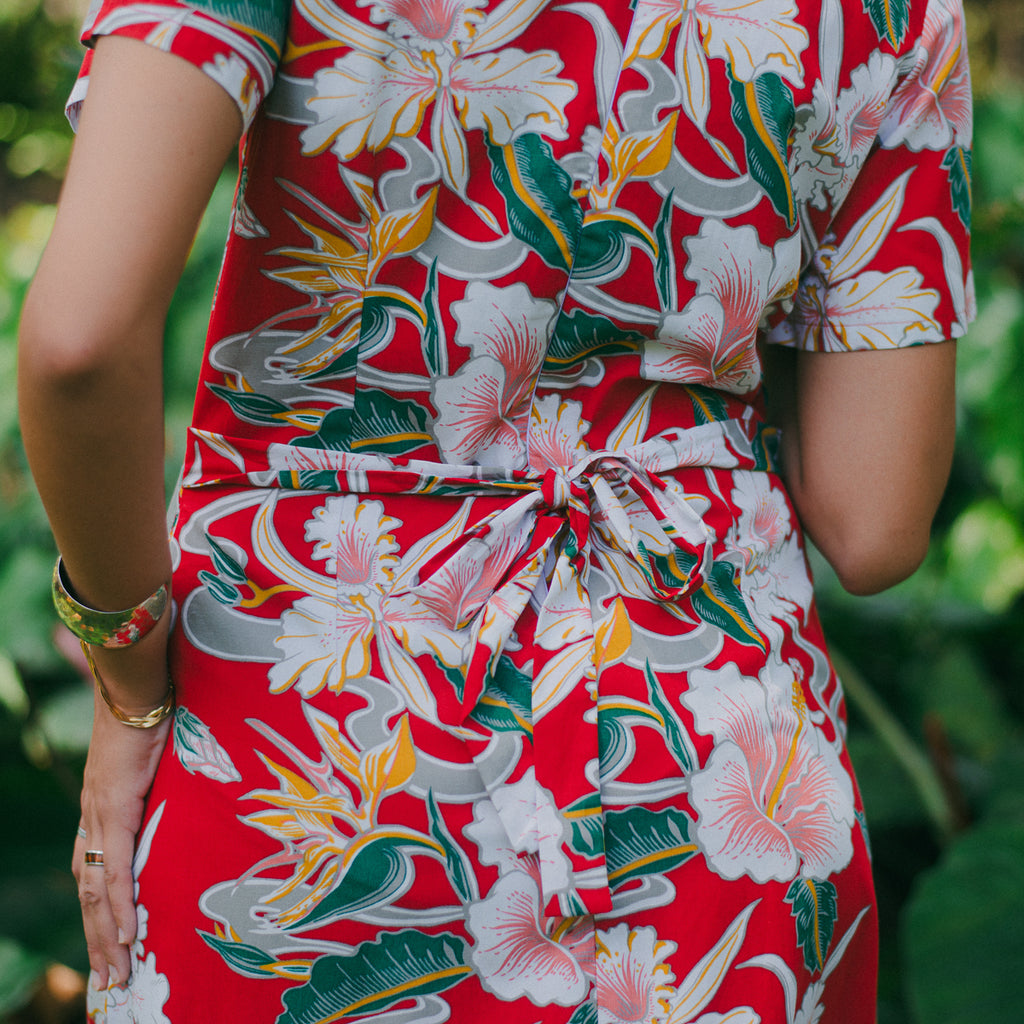 Women's Tropical Flow Muumuu Waist Tie Dress - Red