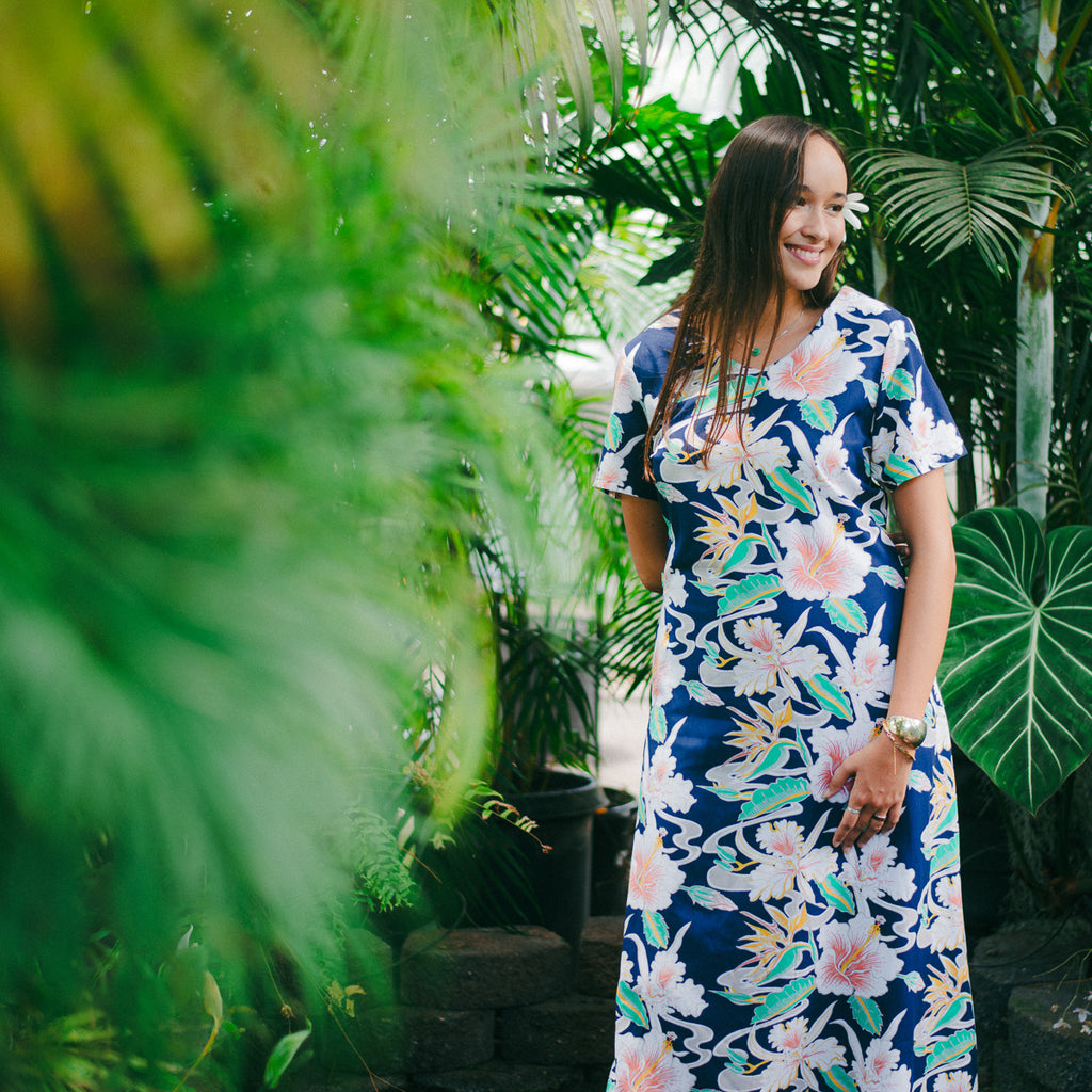Women's Tropical Flow Muumuu Waist Tie Dress - Navy